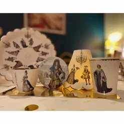 8 Assiettes en carton "A la Cour de Versailles"