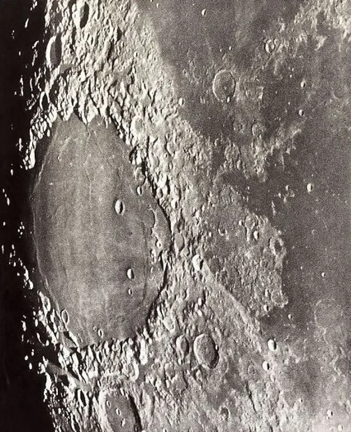 Atlas photographique de la lune, Taruntius Mer des aises Macrobius (panneaux aluminium)