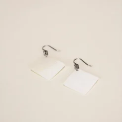 Boucles d'oreilles Carrés en nacre blanche - L'Indochineur