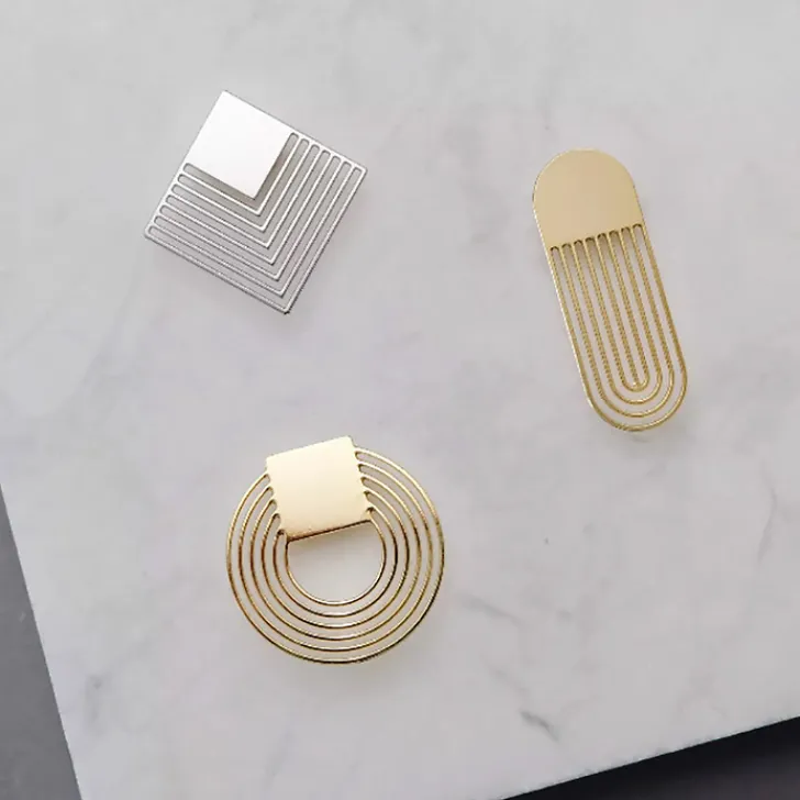 Broche magnétique oblongue argentée - Tout simplement, Broches
