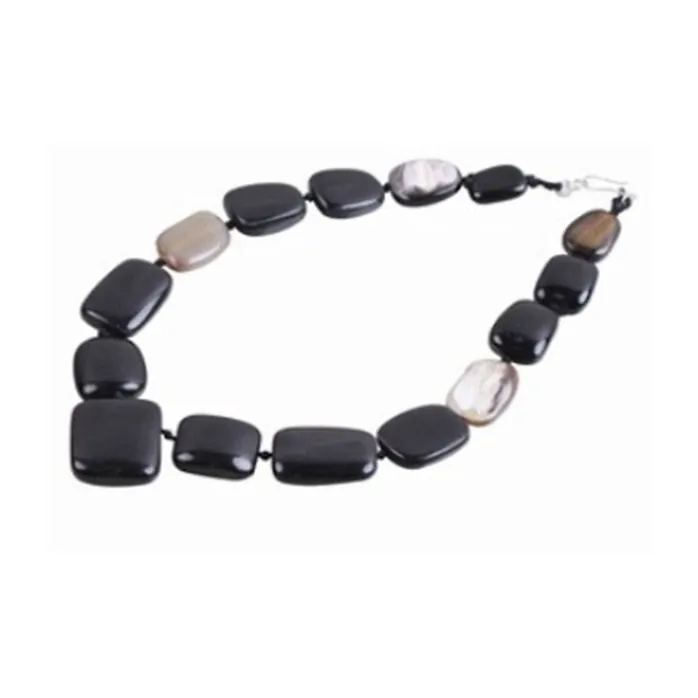 Collier Galets en corne noire et marbrée