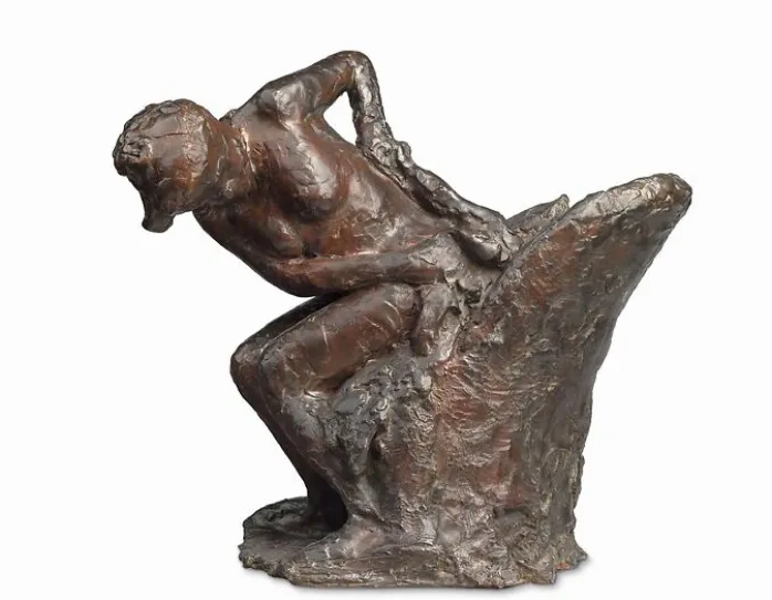 Femme assise dans un fauteuil s'essuyant le côté gauche (toiles encadrées)