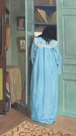Intérieur, femme en bleu fouillant dans une armoire (panneaux aluminium)