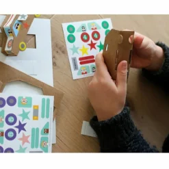 Kit créatif 6 voitures à construire + Stickers