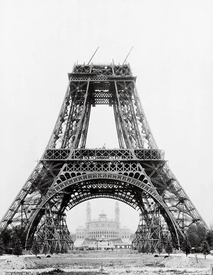 La Tour jusqu'à la 2e plate-forme (panneaux aluminium)