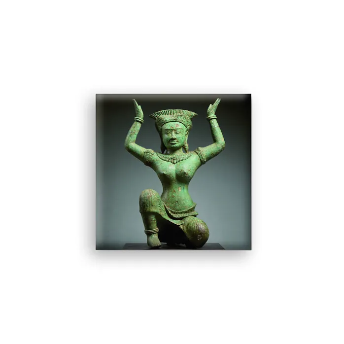 Magnet Personnage féminin agenouillé