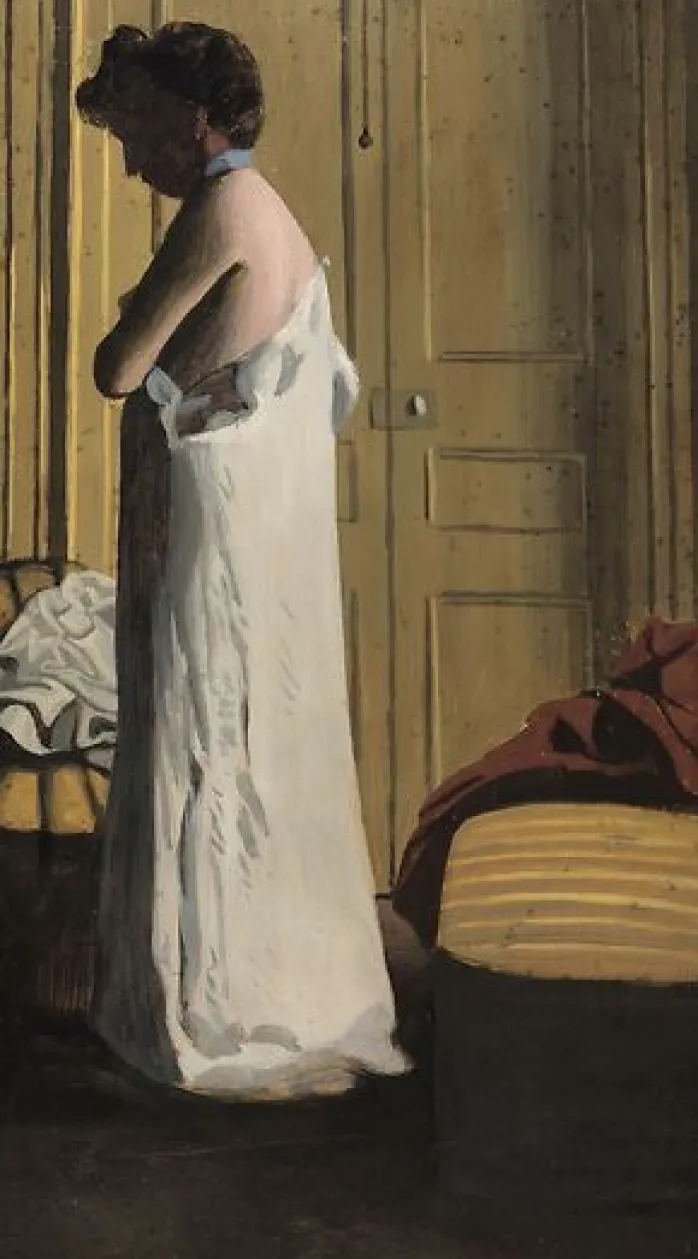 Nu dans un intérieur, femme retirant sa chemise (panneaux aluminium)