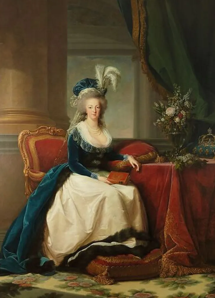 Outlet Reine Marie-Antoinette assise, en manteau bleu et robe blanche, tenant un livre à la main (toiles encadrées) Toiles Encadrées|Toiles Sur Châssis