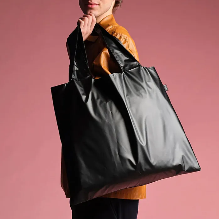 Sac noir métallique avec pochette zippée 50x42cm