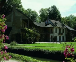 Online Vue extérieure du petit Trianon : la maison de la Reine et le billard (toiles sur châssis) Toiles Sur Châssis|Toiles Sans Cadre